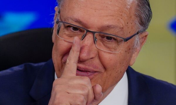 Brasília (DF), 07/02/2024, Geraldo Alckmin, vice-presidente do Brasil e ministro do MDIC, durante entrevista no programa, Bom Dia, Ministro, nos estúdio da EBC. Foto: Rafa Neddermeyer/Agência Brasil