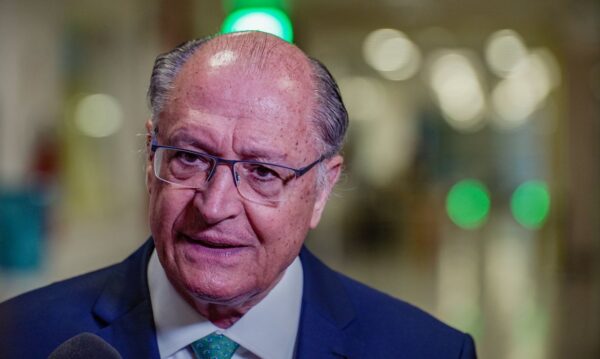 Brasília (DF), 07/02/2024, Geraldo Alckmin, vice-presidente do Brasil e ministro do MDIC, durante entrevista no programa, Bom Dia, Ministro, nos estúdio da EBC. Foto: Rafa Neddermeyer/Agência Brasil