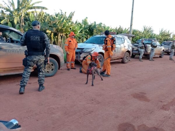 Operação de quinta-feira (29) no cerco aos fugitivos em plantação de banana — Foto: Ayrton Freire/Inter TV Cabugi