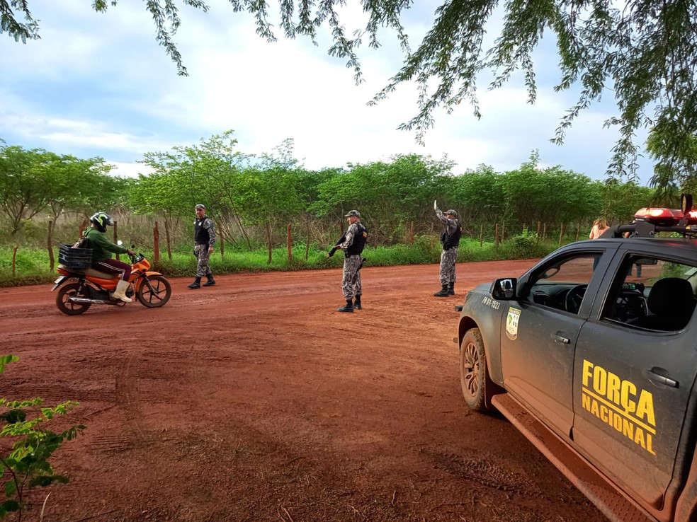 8/3/24 - Operação por buscas e recaptura dos fugitivos da Penitenciária de Mossoró na área rural de Baraúna. Força Nacional sendo utilizada — Foto: Júnior Alves