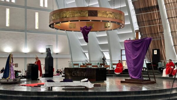 Celebração da Sexta-feira da Paixão na Catedral Metropolitana de Natal — Foto: Kleber Teixeira/Inter TV Cabugi