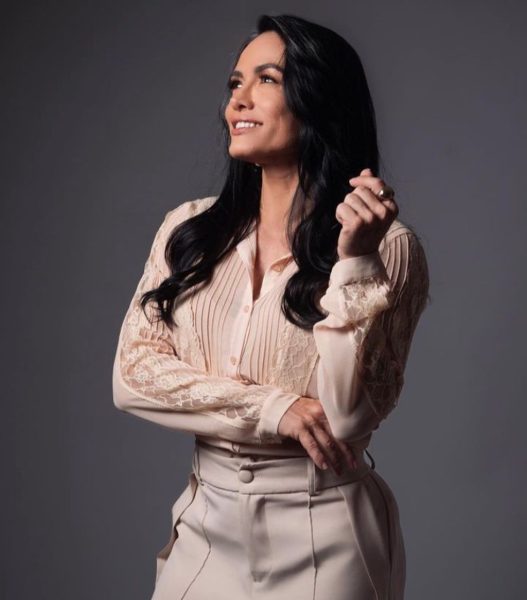 Psicóloga Fabiana Maia Veras, 42 anos, encontrada morta na noite de terça-feira (23) em Assu — Foto: Redes sociais