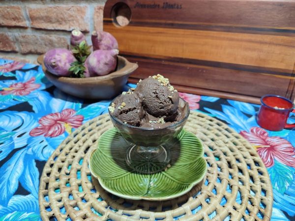 Sorvete de batata-doce com chocolate — Foto: Divulgação/Alexandre Dantas