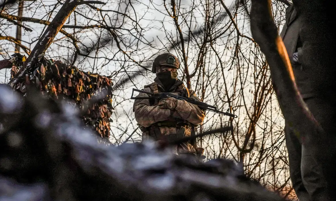 Militar ucraniano na fronteira com a Rússia na região de Sumy
20/1/2024    REUTERS/Gleb Garanich