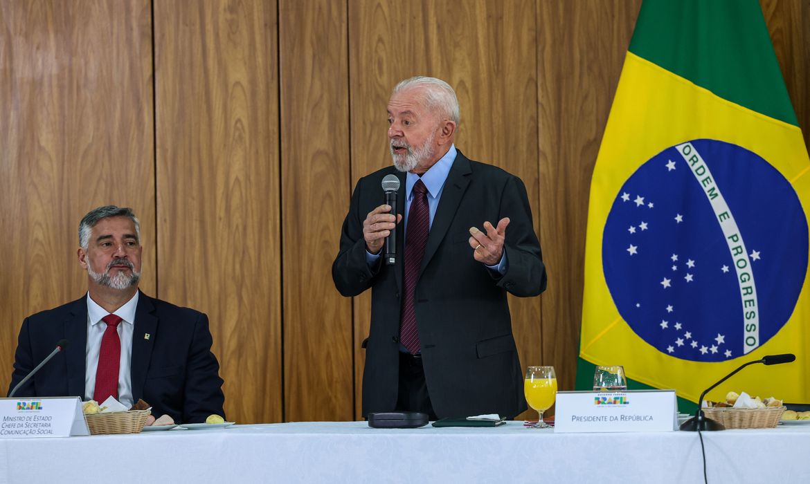 Brasília (DF), 23.04.2024 - Presidente Luiz Inácio Lula da Silva(d) e o ministro Pimenta durante café com jornalistas no Palácio do Planalto.
Foto: Fabio Rodrigues-Pozzebom/Agência Brasil