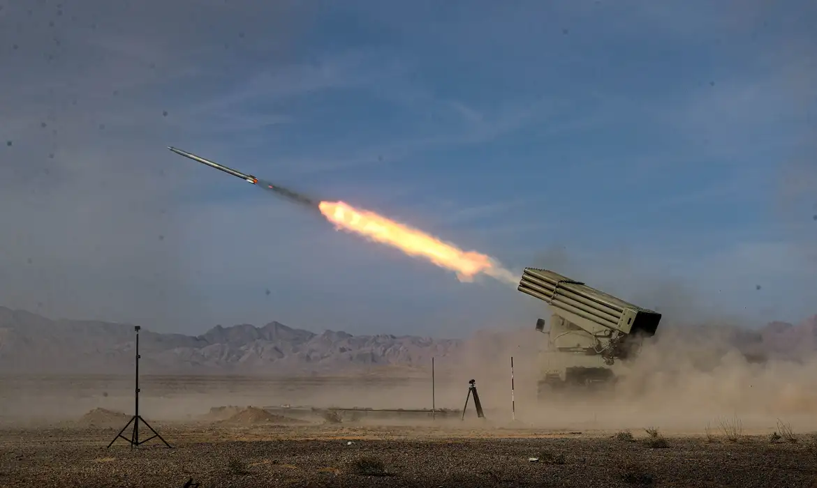 FILE PHOTO: A missile is launched during a military exercise in Isfahan, Iran, October 28, 2023. Iranian Army/WANA (West Asia News Agency)/Handout via REUTERS/File Photo