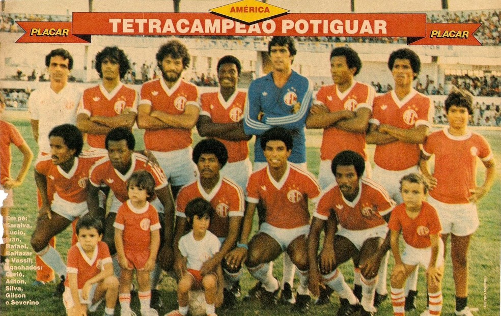 O América campeão de 1982 - Em pé: Saraiva, Lúcio, Ivan Silva, Rafael, Baltazar e Vassil; Agachados: Curió, Ailton, Silva, Gilson e Severinho  — Foto: Reprodução