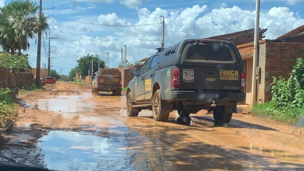 Buscas por fugitivos de Mossoró - foto na cidade de Baraúna — Foto: Gustavo Brendo/Inter TV Cabugi