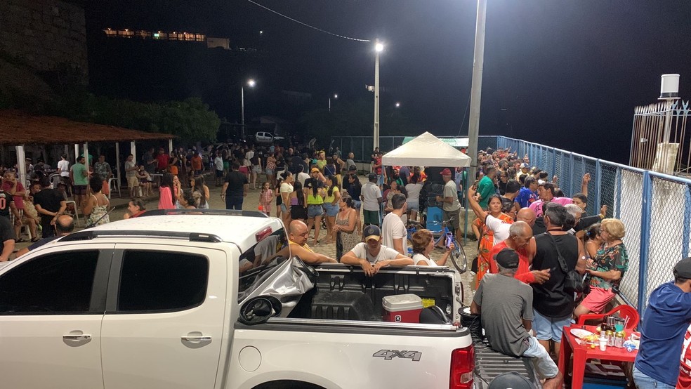 Moradores de Acari e região Seridó fazem festa à espera da sangria do Açude Gargalheiras — Foto: Anthony Medeiros