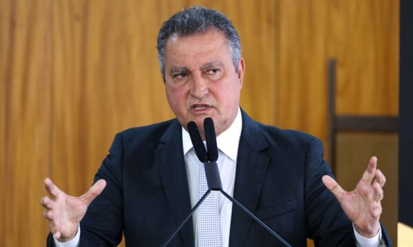 Brasília (DF) 06/05/2024 O ministro chefe da Casa Civil, Rui Costa, durante solenidade de assinatura de convênios para realização da COP30 em Belém entre a Itaipu Binacional, Governo do Pará e Prefeitura de Belém no Palácio do Planalto Foto: Fabio Rodrigues-Pozzebom/ Agência Brasil