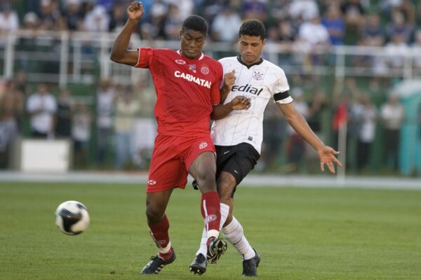 Corinthians venceu o América-RN por 2 a 0 no Pacaembu, em 2008; depois, o América devolveu o placar no Machadão — Foto: Daniel Augusto Jr./Agência Corinthians