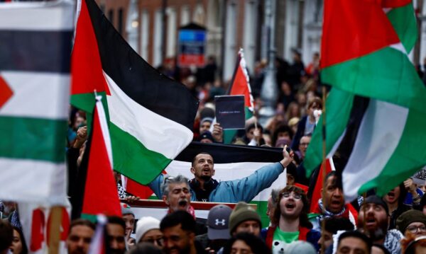 Manifestação em Dublin a favor dos palestinos
18/11/2023    REUTERS/Clodagh Kilcoyne