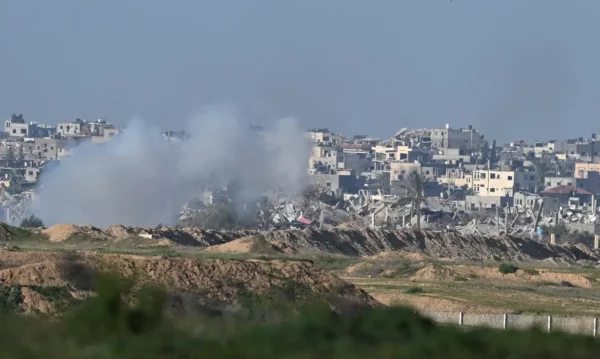 Fumaça no centro de Gaza vista de Israel
14/2/2024 REUTERS/Dylan Martinez