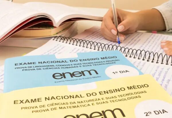 Caderno Enem — Foto: Shutterstock