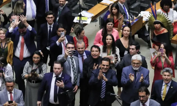 Brasília (DF) 14/12/2023 Sessão do Congresso Nacional para a votação de 40 vetos presidenciais e projetos de créditos suplementares para diversos órgãos federais. Oposição comemora a derrubada do veto do Marco temporal e desoneração da Folha. Foto Lula Marques/ Agência Brasil