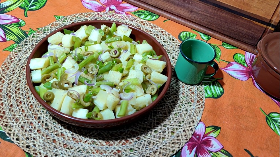 Salada de macaxeira foi prato ensinado no Inter TV Rural deste domingo (5) — Foto: Inter TV Costa Branca