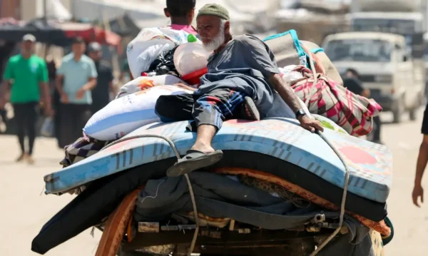 Palestinos fogem de Rafah em meio a operação militar de Israel
7/6/2024 REUTERS/Hatem Khaled