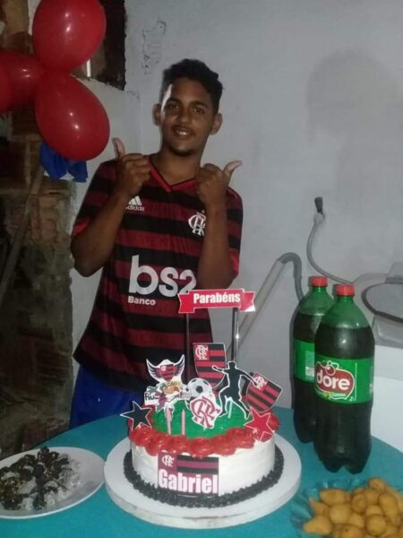 Gabriel tinha 18 anos e morava no Guarapes — Foto: Cedida pela família
