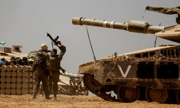 Soldados israelenses perto da fronteira com Gaza
9/5/2024 REUTERS/Amir Cohen