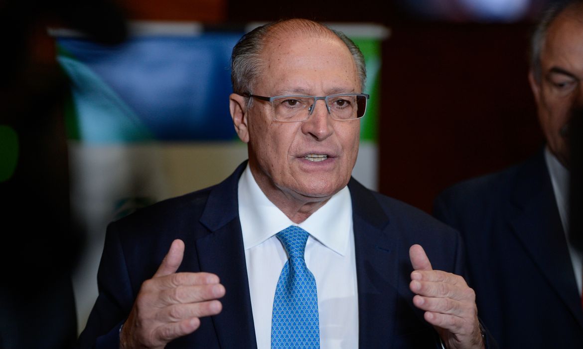 Rio de Janeiro (RJ), 25/04/2024 – O vice-presidente da República e ministro do Desenvolvimento, Indústria, Comércio e Serviços, Geraldo Alckmin, durante abertura do Fórum de Debate para o Desenvolvimento, na sede do Banco Nacional de Desenvolvimento Econômico e Social (BNDES), no centro do Rio de Janeiro. Foto: Tomaz Silva/Agência Brasil