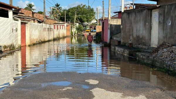 Uruaçu: Chuvas alagaram casas e ruas de comunidades em São Gonçalo do Amarante — Foto: Kleber Teixeira/Inter TV Cabugi