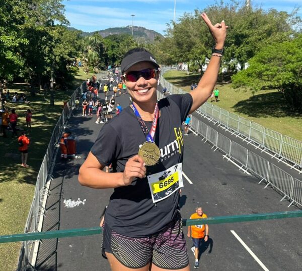 Medalhista olímpica no vôlei de praia, Juliana Felisberta agora é maratonista — Foto: Cedida