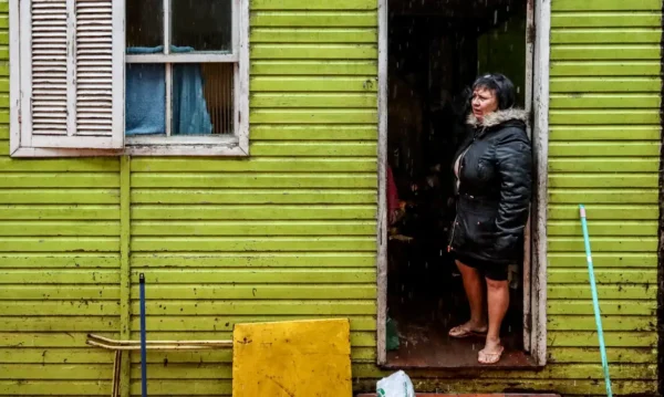 Porto Alegre (RS), 23/05/2024 – CHUVAS/ RS - ENCHENTES - Volta a chover forte em Porto Alegre e a moradora do bairro Menino Deus, Gislaine Fernandes Barbosa, teme que sua casa volte a inundar.
Foto: Rafa Neddermeyer/Agência Brasil