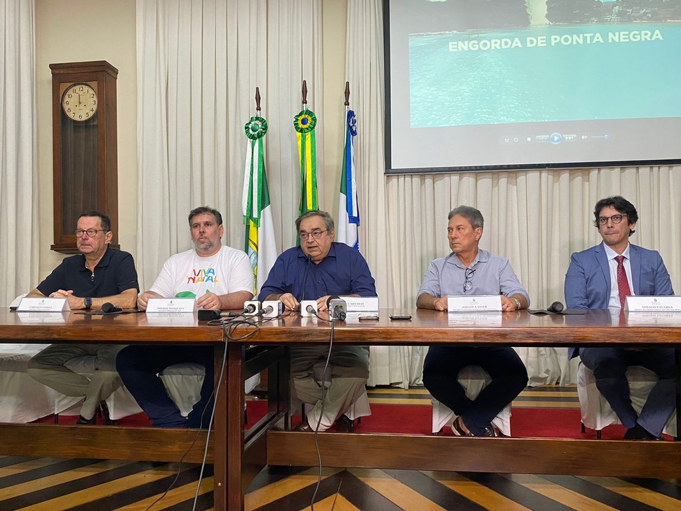 Prefeito de Natal Álvaro Dias e secretários — Foto: Pedro Trindade/Inter TV Cabugi