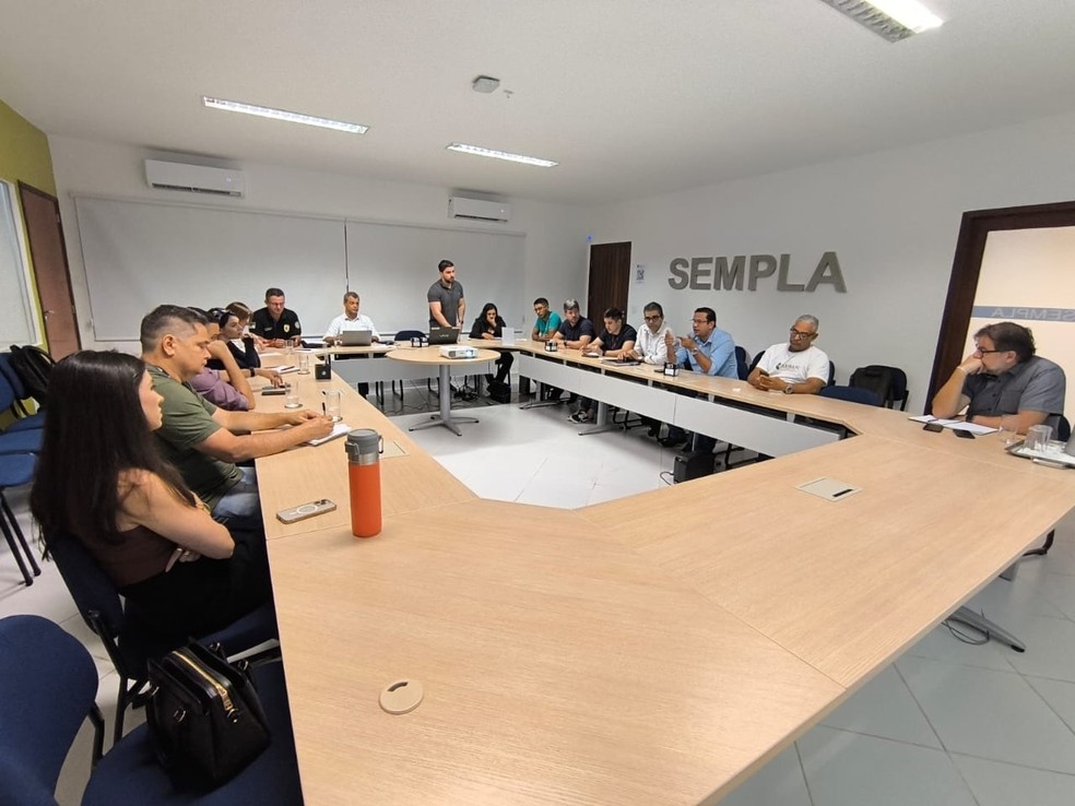 Reunião foi realizada na Arsban para definir como os trabalhos serão desempenhados — Foto: Divulgação/Semurb