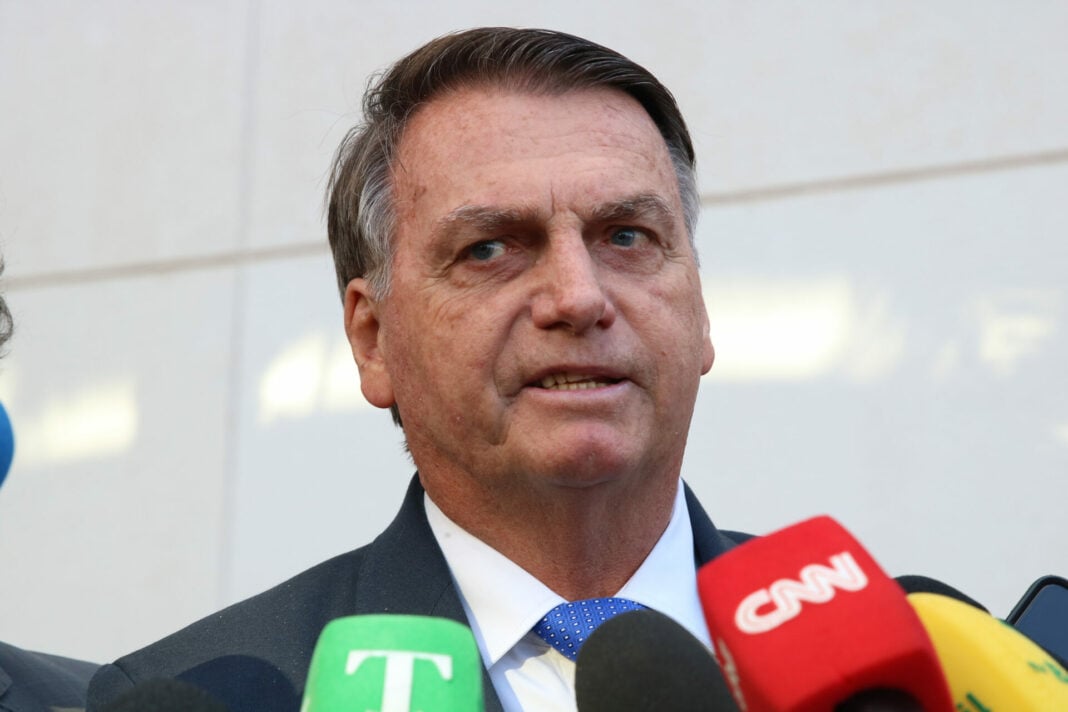 Ex-presidente Jair Bolsonaro ficou cerca de 30 minutos na sede da Polícia Federal