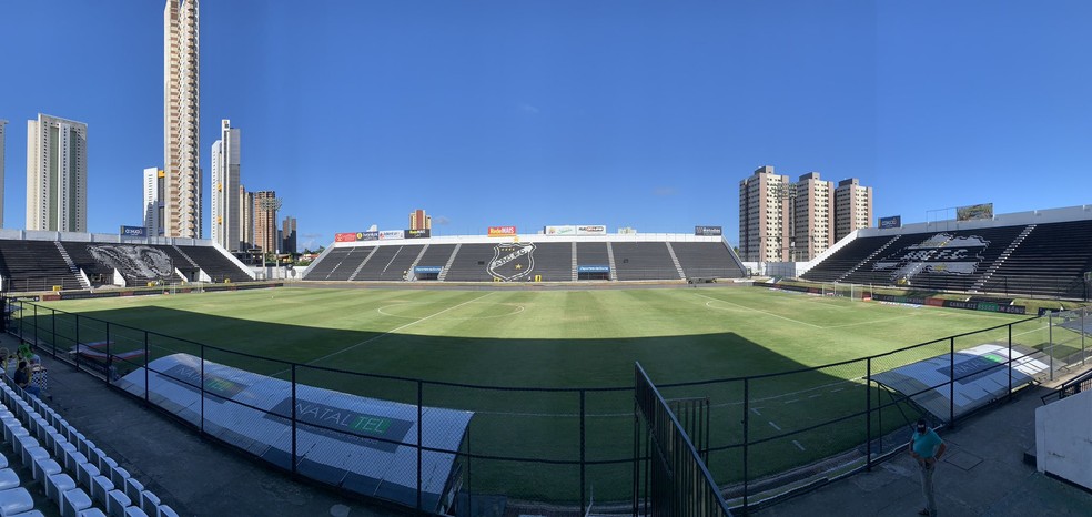 Estádio Frasqueirão recebe ABC x Tombense — Foto: Nathália Freitas/ge