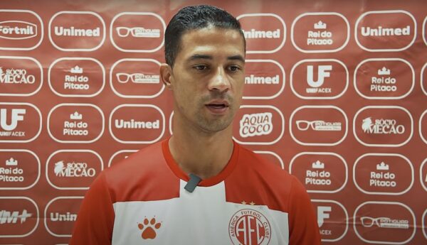 Ricardo Bueno pode começar jogando diante do Maracanã — Foto: TV Mecão
