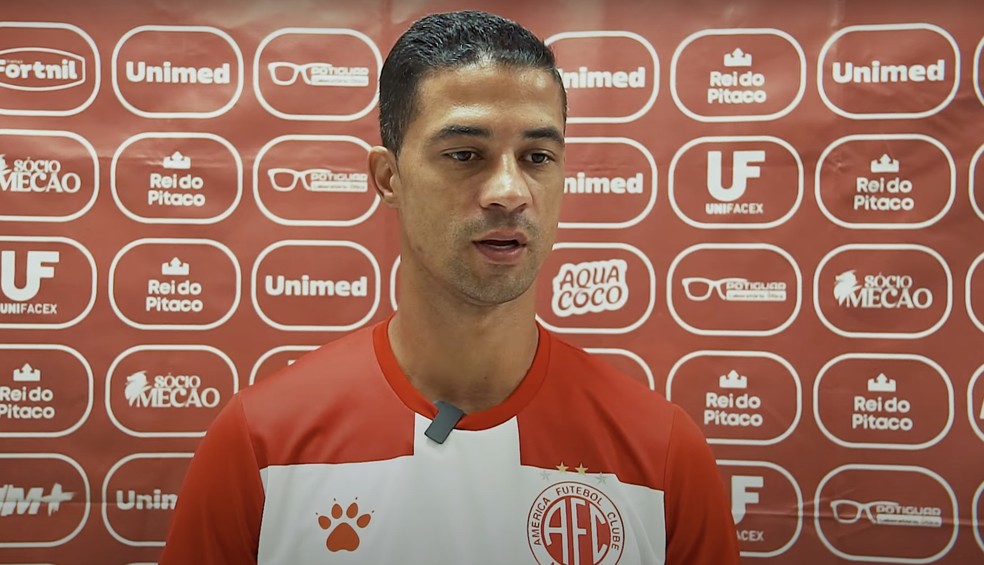 Ricardo Bueno pode começar jogando diante do Maracanã — Foto: TV Mecão