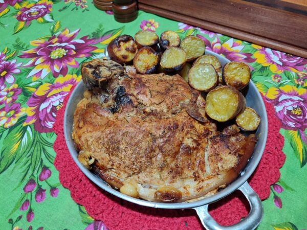 Pernil suíno com batata doce — Foto: Inter TV Costa Branca