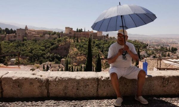 Calor em Granada, na Espanha
22/7/2024   REUTERS/Jon Nazca