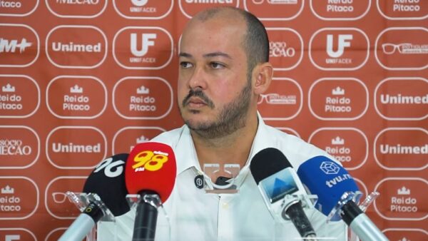 Pedro Weber, CEO da SAF do América-RN, concedeu entrevista coletiva nesta segunda-feira — Foto: TV Mecão