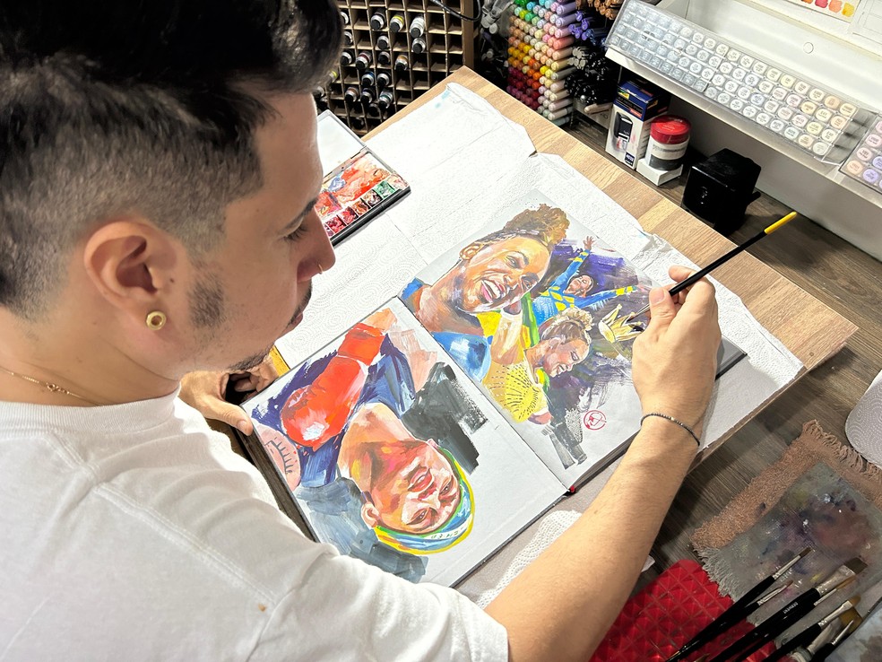 As ilustrações foram feitas por Fernando Travis, que ordenou os desenhos em um álbum pra lá de exclusivo e especial — Foto: Lucas Cortez/Inter TV Cabugi