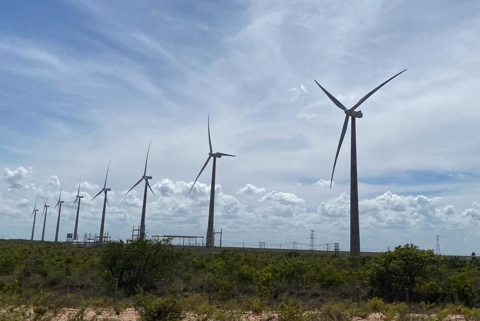 Torres de energia eólica no litoral Norte do RN — Foto: Augusto César Gomes