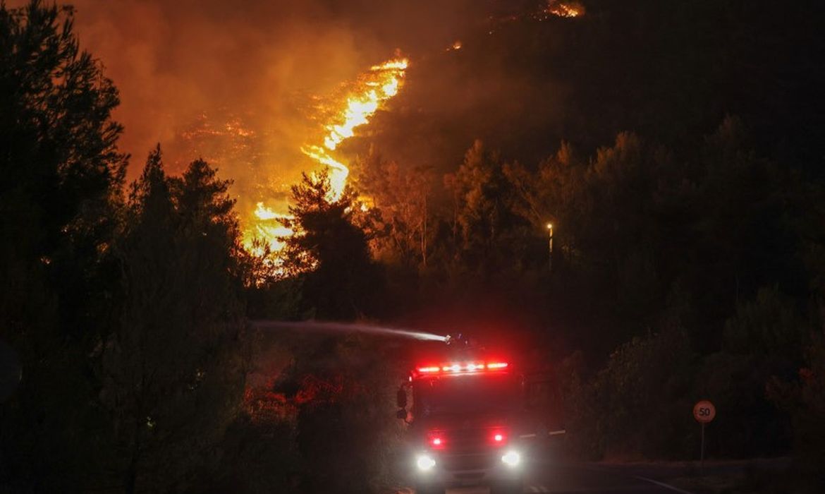Incêndio em Dionysos, perto de Atenas
12/8/2024   REUTERS/Alexandros Avramidis