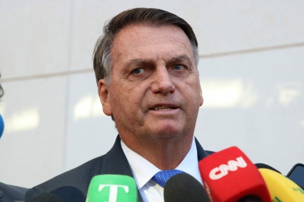 Ex-presidente voltou a criticar partidos de esquerda em suas redes sociais